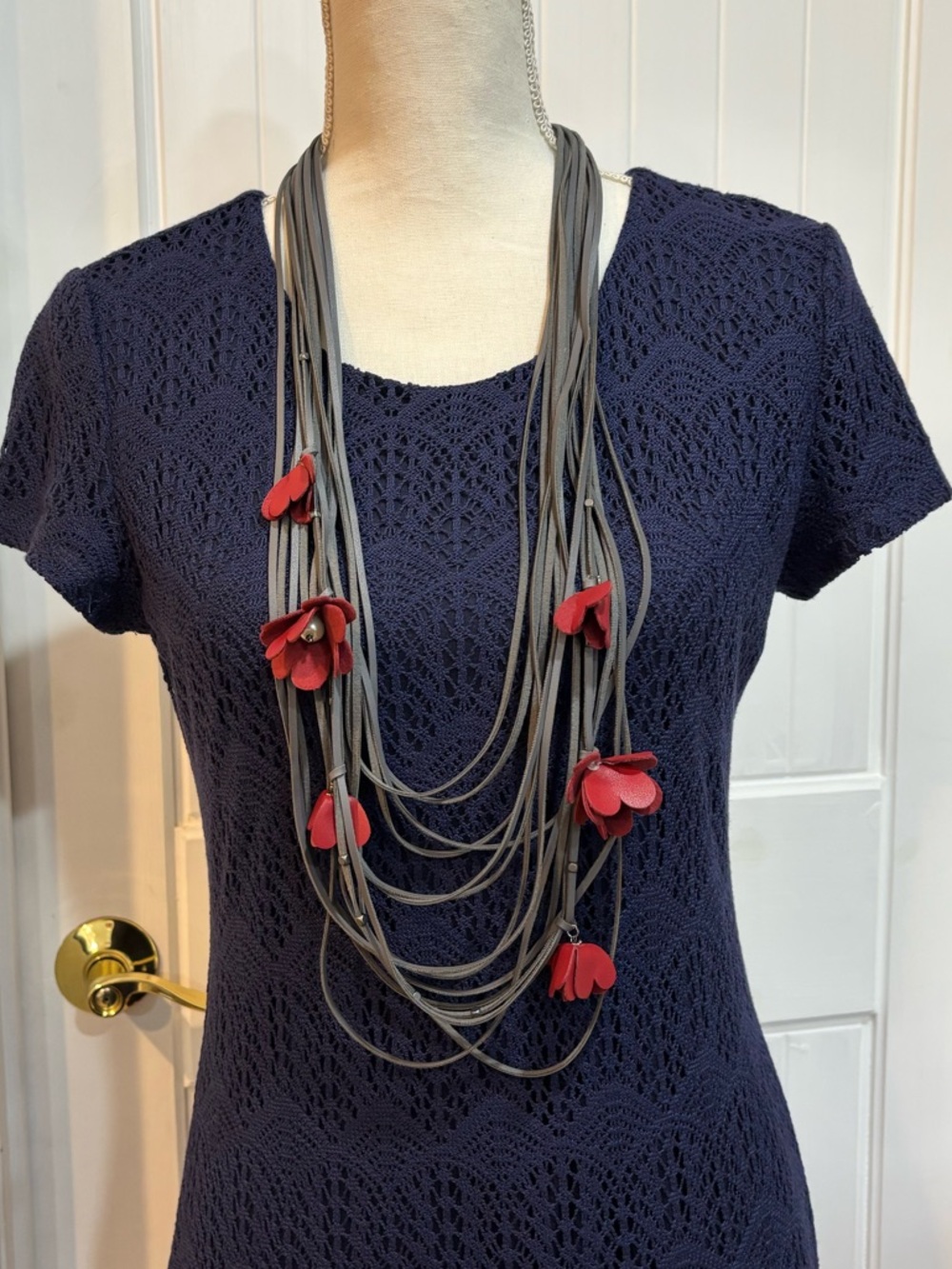 🇺🇸Layered Gray Leather Cord Necklace with Red Petal Accents❤️🤍💙